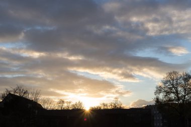 günbatımı güney Almanya stuttgart ve Münih yakınındaki tarihi kent içinde Kasım sonbahar Bulvarı'ndaki