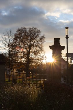 günbatımı güney Almanya stuttgart ve Münih yakınındaki tarihi kent içinde Kasım sonbahar Bulvarı'ndaki