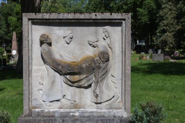 Yaz Güney Almanya tarihi şehir mezarlığında