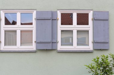 Bavyera bir tarihi şehir Güney Almanya'da yaz, eski ahşap Ahşap çerçeve yapılar pencereler, kapılar ve deecorations bile zaman dinlendirici bir tatil için çok romantik bir yer vardır