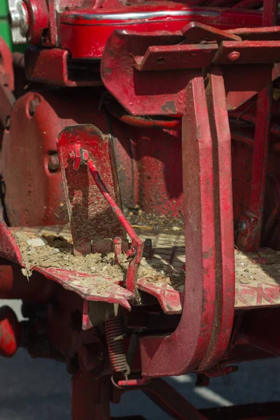 Starý Traktor Červené Zelené Barvě Detaily Motoru Motor Nástrojů — Stock fotografie