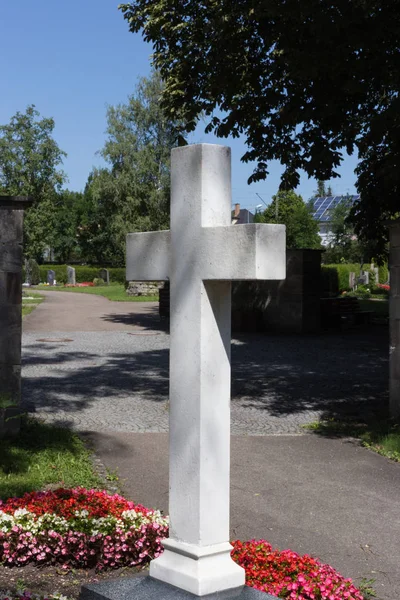 Yaz Güney Almanya Tarihi Şehir Mezarlığında — Stok fotoğraf