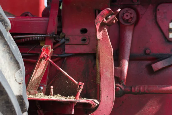 Starý Traktor Červené Zelené Barvě Detaily Motoru Motor Nástrojů — Stock fotografie