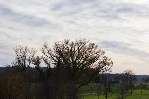 焚风天空和云在秋季月份11月在德国南部农村附近城市慕尼黑和斯图加特 — 图库照片