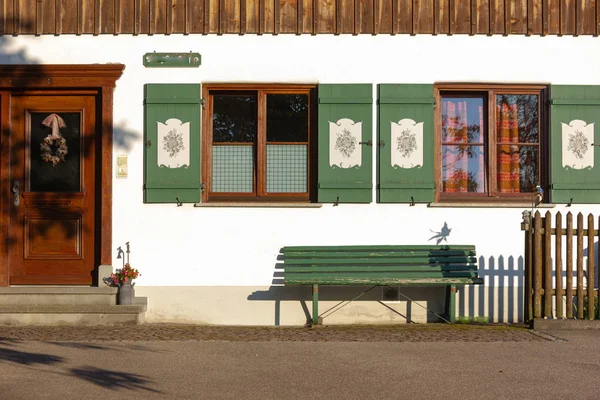 Bayerisches Bauernhaus Sommernachmittag Warmer Sonnenschein Aus Süddeutschland — Stockfoto