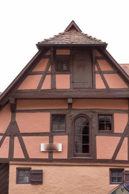 Bavyera bir tarihi şehir Güney Almanya'da yaz, eski ahşap Ahşap çerçeve yapılar pencereler, kapılar ve deecorations bile zaman dinlendirici bir tatil için çok romantik bir yer vardır