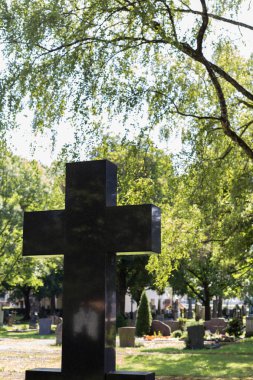 Yaz Güney Almanya tarihi şehir mezarlığında