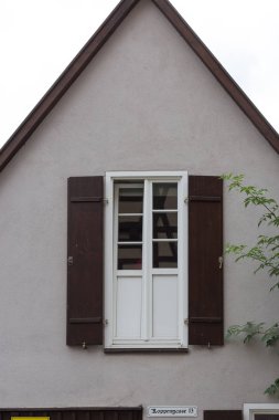 Bavyera bir tarihi şehir Güney Almanya'da yaz, eski ahşap Ahşap çerçeve yapılar pencereler, kapılar ve deecorations bile zaman dinlendirici bir tatil için çok romantik bir yer vardır
