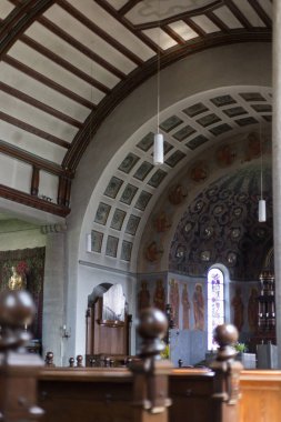 Bavyera bir tarihi şehir Güney Almanya'da yaz, süs eşyaları ve Bayramı ve tavan yanı sıra banklar ve duvar panoları ve kapı kilit resmi görmek