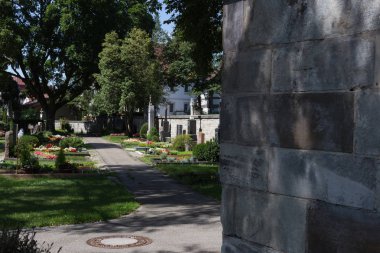 Yaz Güney Almanya tarihi şehir mezarlığında