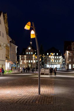 citylights Kasım önce Noel zamanı sonbahar ayı cepheler ve bir pazarda bir şehir Güney Almanya'nın mimarisi ile gece