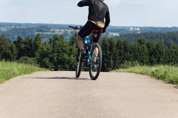 Велосипедистів Сонячний День Літа Місцевість Південь Німеччини Поблизу Міста Мюнхена — стокове фото
