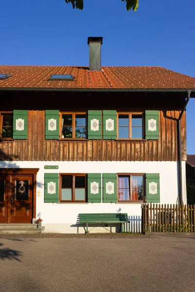 Bayerisches Bauernhaus Sommernachmittag Warmer Sonnenschein Aus Süddeutschland — Stockfoto