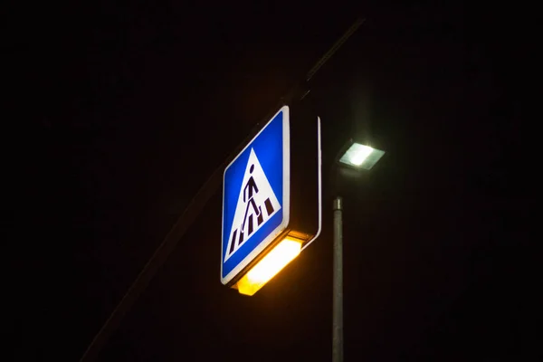 Σύμβολα Οδικής Κυκλοφορίας Στο Σκοτάδι Νοεμβρίου Βράδυ Στη Νότια Γερμανία — Φωτογραφία Αρχείου
