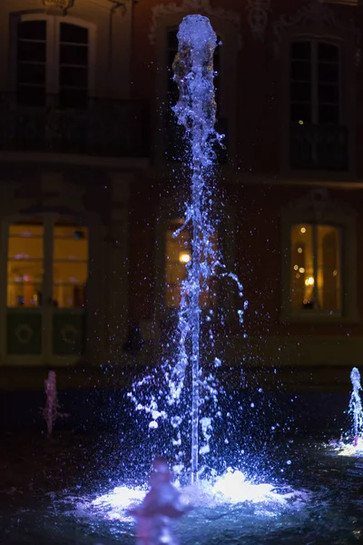 Bunte Wasserfontäne Der Nacht Park Einer Historischen Stadt Süddeutschland Anfang — Stockfoto