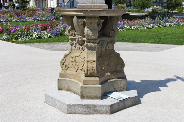 Sunclock Historisk Rokoko Park Södra Tyskland Juli Sommardag Med Blå — Stockfoto