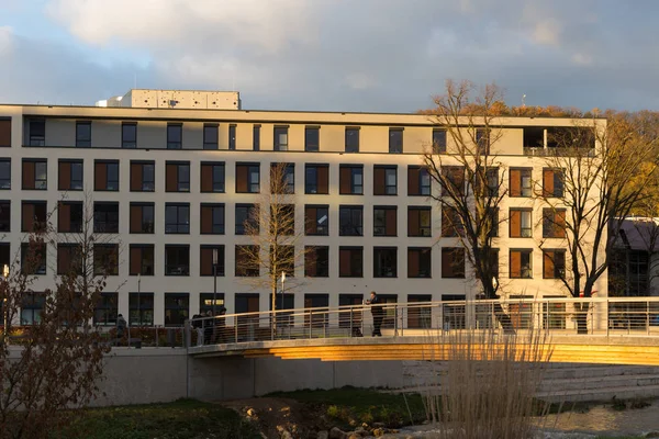 Immeubles Bureaux Avec Coucher Soleil Automne Ciel Coloré Nuages Allemagne — Photo