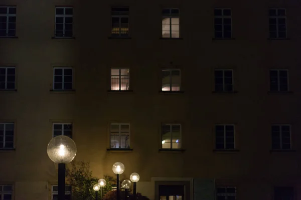 Сучасний Історичні Фасадів Вікна Лампи Світильники Жовтневу Ніч Південній Німеччині — стокове фото