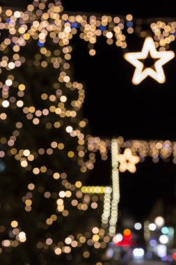 bulanık Noel Noel ağacı şehrin güney Almanya Münih ve stuttgart yakınındaki Aralık akşam tarihi satış alanı'nda