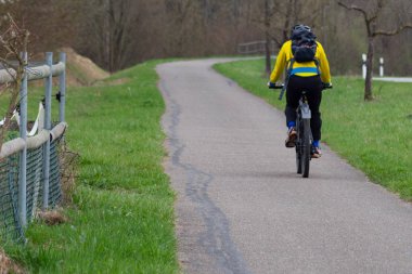 güzel manzara bikeway olarak bahar mutluluk çalışma, açık egzersiz