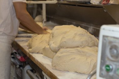 Hamur hazırlama araçları ile bir fırın fırın ürünleri hazırlanması