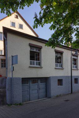 Güney Almanya tarihi Bulvarı'nda bahar güneşli gün, şehir cepheler