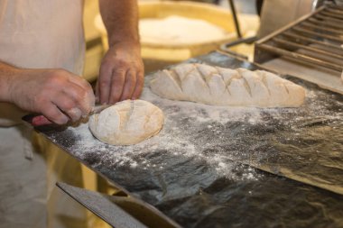 Hamur hazırlama araçları ile bir fırın fırın ürünleri hazırlanması