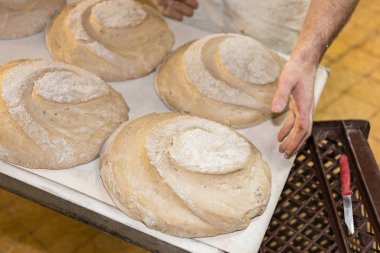 Hamur hazırlama araçları ile bir fırın fırın ürünleri hazırlanması