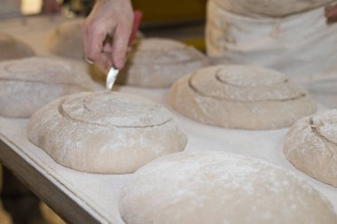 Hamur hazırlama araçları ile bir fırın fırın ürünleri hazırlanması