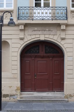 Güney Almanya şehir schaebisch gmuend bir bahar üzerinde tarihsel cepheler Paskalya tatili öğleden sonra