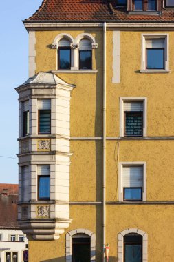 Güney Almanya tarihi Bulvarı'nda bahar güneşli gün, şehir cepheler