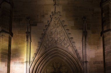 sylvester akşam şehir Münih ve stuttgart yakınındaki Güney Almanya'da bir şehir içinde eski katedral cephe