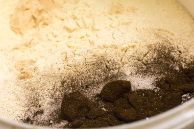 malzemeler hazırlanması için gerekli pişmiş ürünler onlar are hayır logoları veya trademarrks ama pişirme malzemeler adını harfler görünür durumdaysa hamur hazırlama araçları ile bir fırın içinde