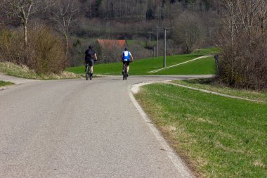 Bisiklete binme Doğu güneşli tatil mutlu rahatlatıcı bahar uzak bir görünüm açık