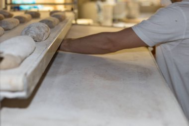 Hamur hazırlama araçları ile bir fırın fırın ürünleri hazırlanması