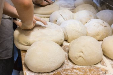 Hamur hazırlama araçları ile bir fırın fırın ürünleri hazırlanması