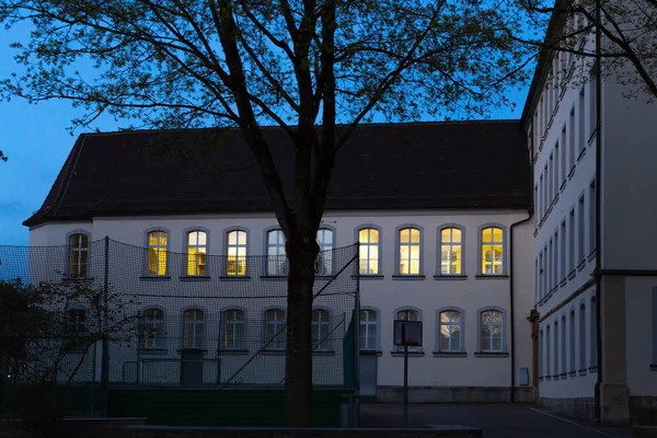 Fachadas Janelas Hora Azul Cidade Romântica Histórica Noite Primavera Sul — Fotografia de Stock