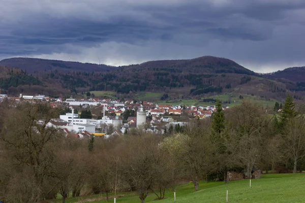 春天复活节德国南部山区景观的雷雨 — 图库照片