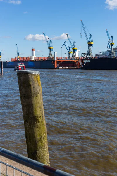 Zařízení Přístavu Hamburg Lodě Sprintime Března Odpolední Slunce Jasně Modrá — Stock fotografie
