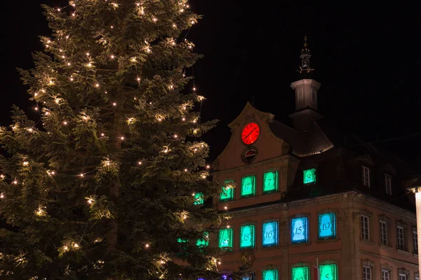 Ayuntamiento Cerca Del Mercado Tarde Navidad Advenimiento Una Ciudad Histórica — Foto de Stock