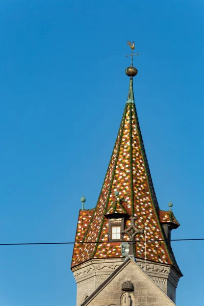Fasády Střechy Historických Církve Slunné Jarní Sváteční — Stock fotografie