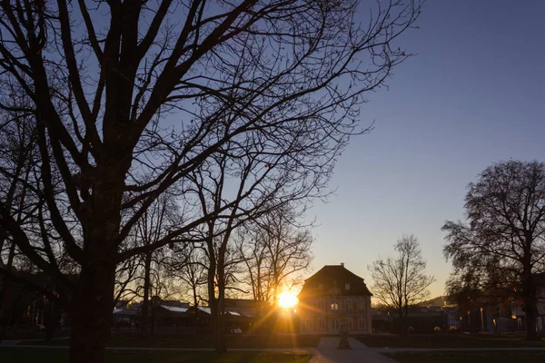 Rayos Sol Una Puesta Sol Una Tarde Diciembre Navidad Una — Foto de Stock