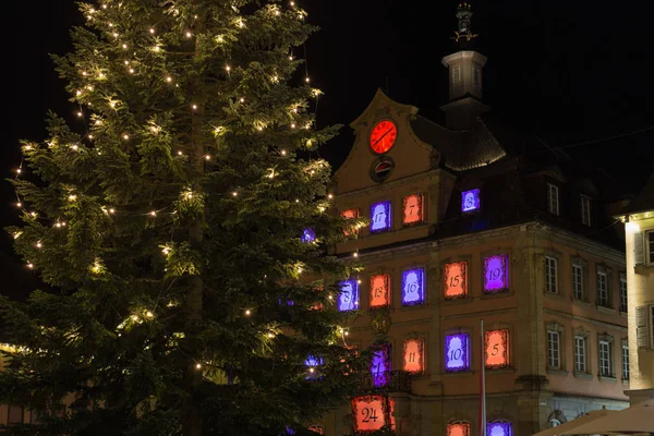 Ayuntamiento Cerca Del Mercado Tarde Navidad Advenimiento Una Ciudad Histórica — Foto de Stock