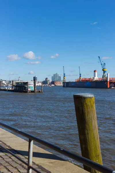 Hamburg Docks Anlagen Und Schiffe Frühlingsmärsch Nachmittagssonne Strahlend Mit Blauem — Stockfoto