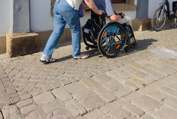 Senior Para Wózków Inwalidzkich Południowych Niemczech — Zdjęcie stockowe