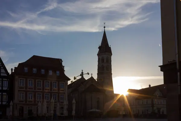 Napsugarak Templom Marketplace Dél Németországban — Stock Fotó