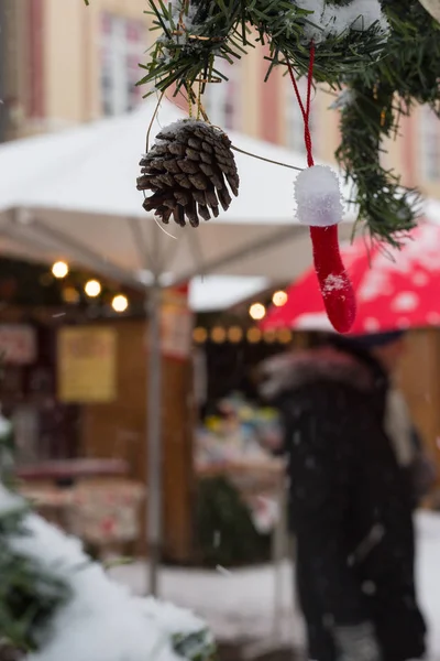 Sneeuwval Kerstmarkt Met Verlichting Lampen Decoratie Een Historische Markt Zuid — Stockfoto