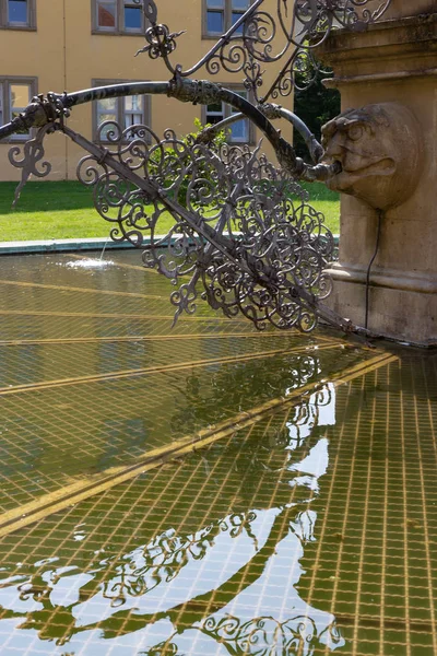 Fontaine Baroque Dans Parc Historique Allemagne Sud Printemps Ciel Bleu — Photo