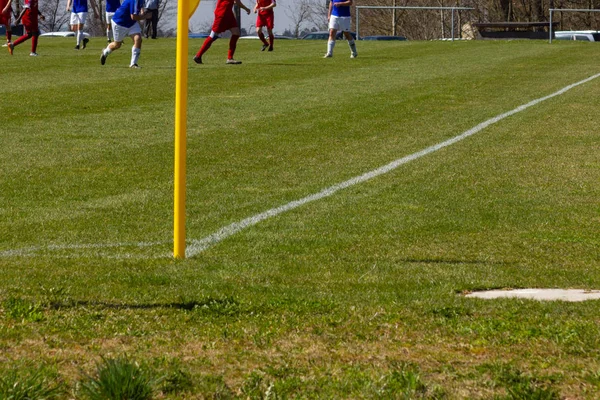 Campo Futebol Amador Com Gramado Verde Linhas Brancas Com Pólo — Fotografia de Stock