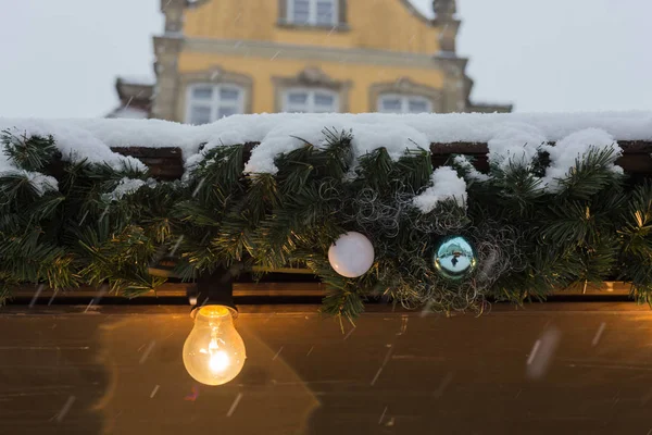 Sneeuwval Kerstmarkt Met Verlichting Lampen Decoratie Een Historische Markt Zuid — Stockfoto